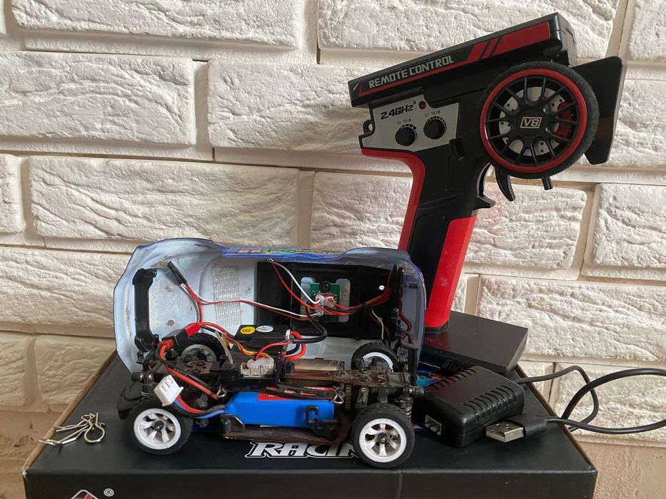 Машинка на радіоуправлінні для дрифту WLToys 284010 4WD 1:28