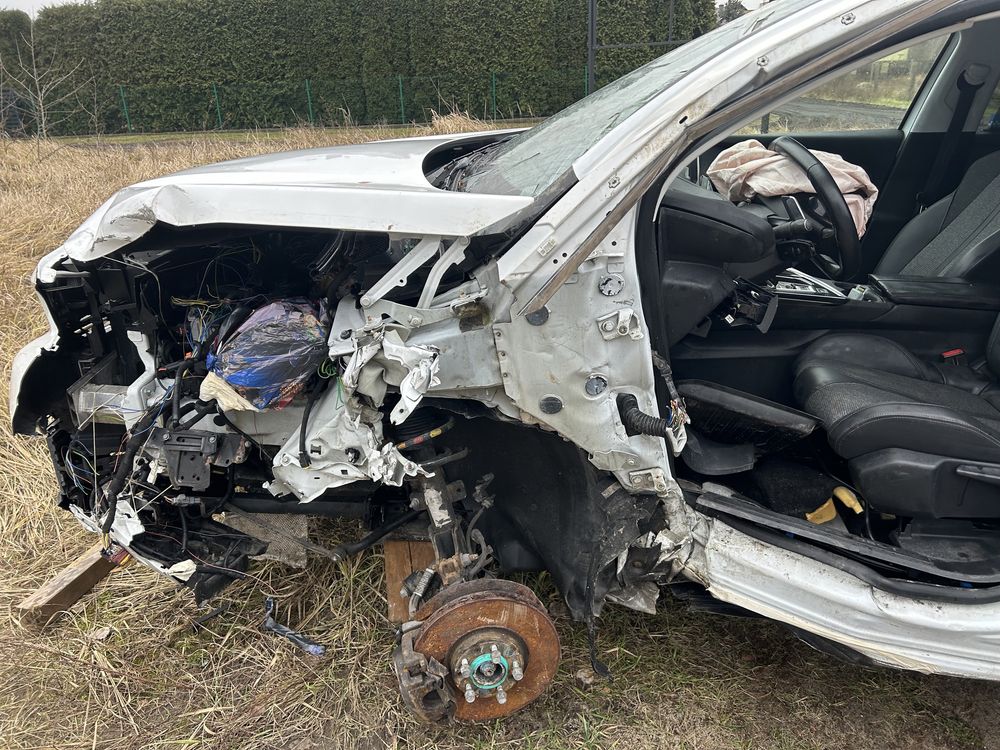 Peugeot 5008 uszkodzony