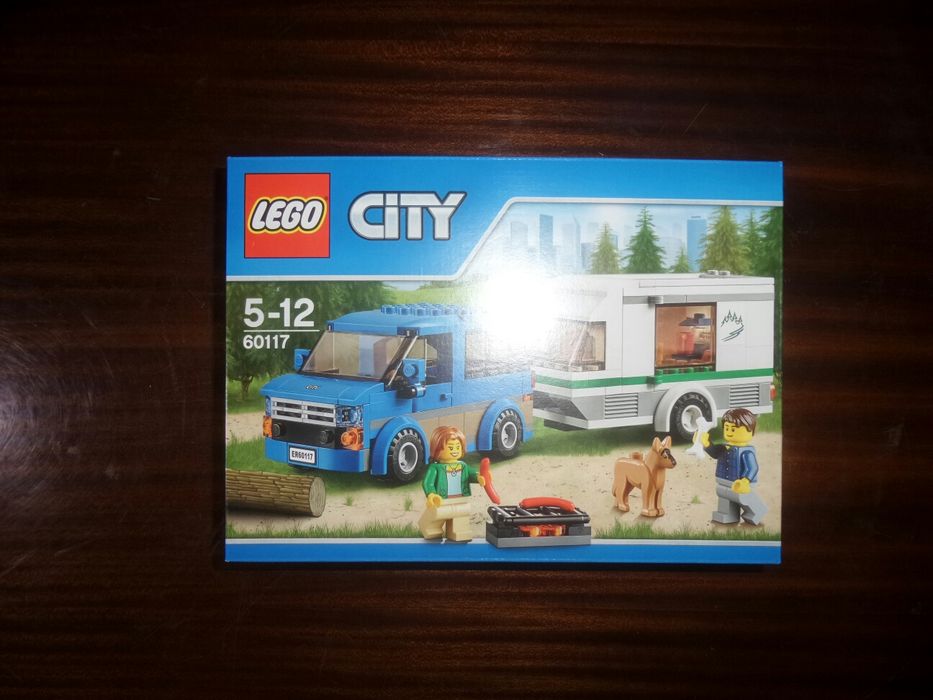 Lego City Van z przyczepą kempingową 60117