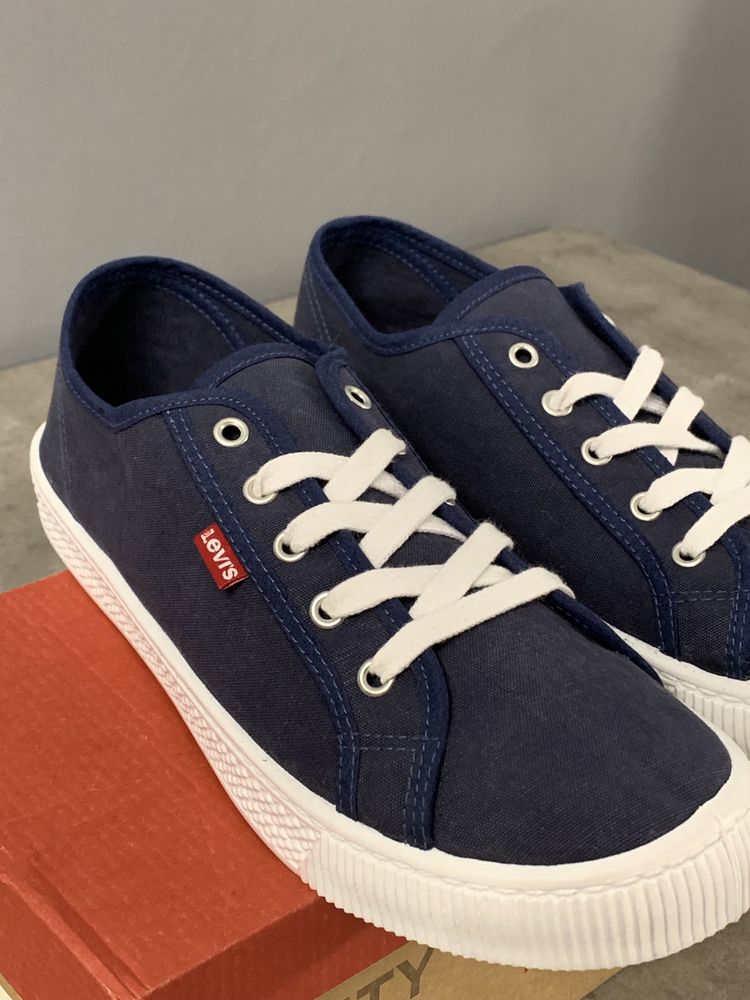 Продам Кеди Levi’s