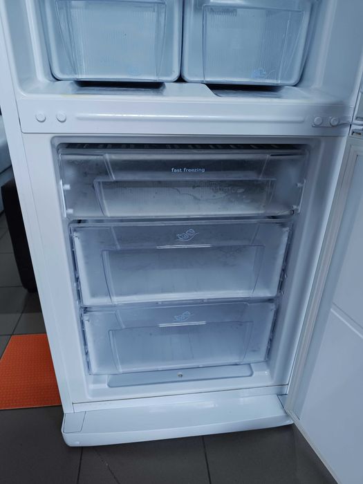 Двокамерний холодильник Indesit
