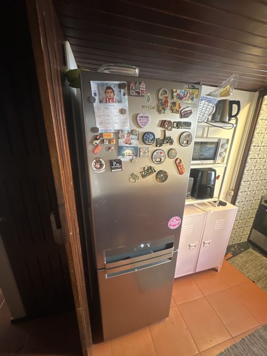 Geladeira e maquina de lava e secar
