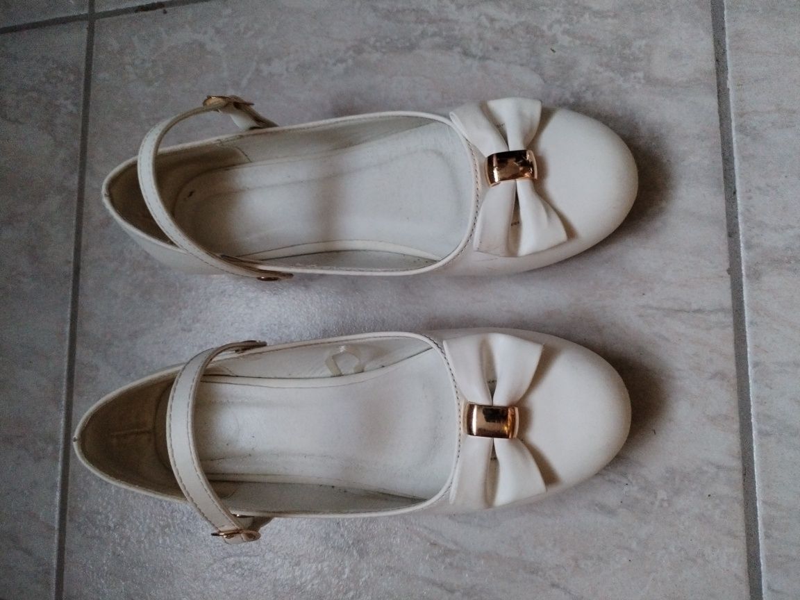 Buty białe komunijne