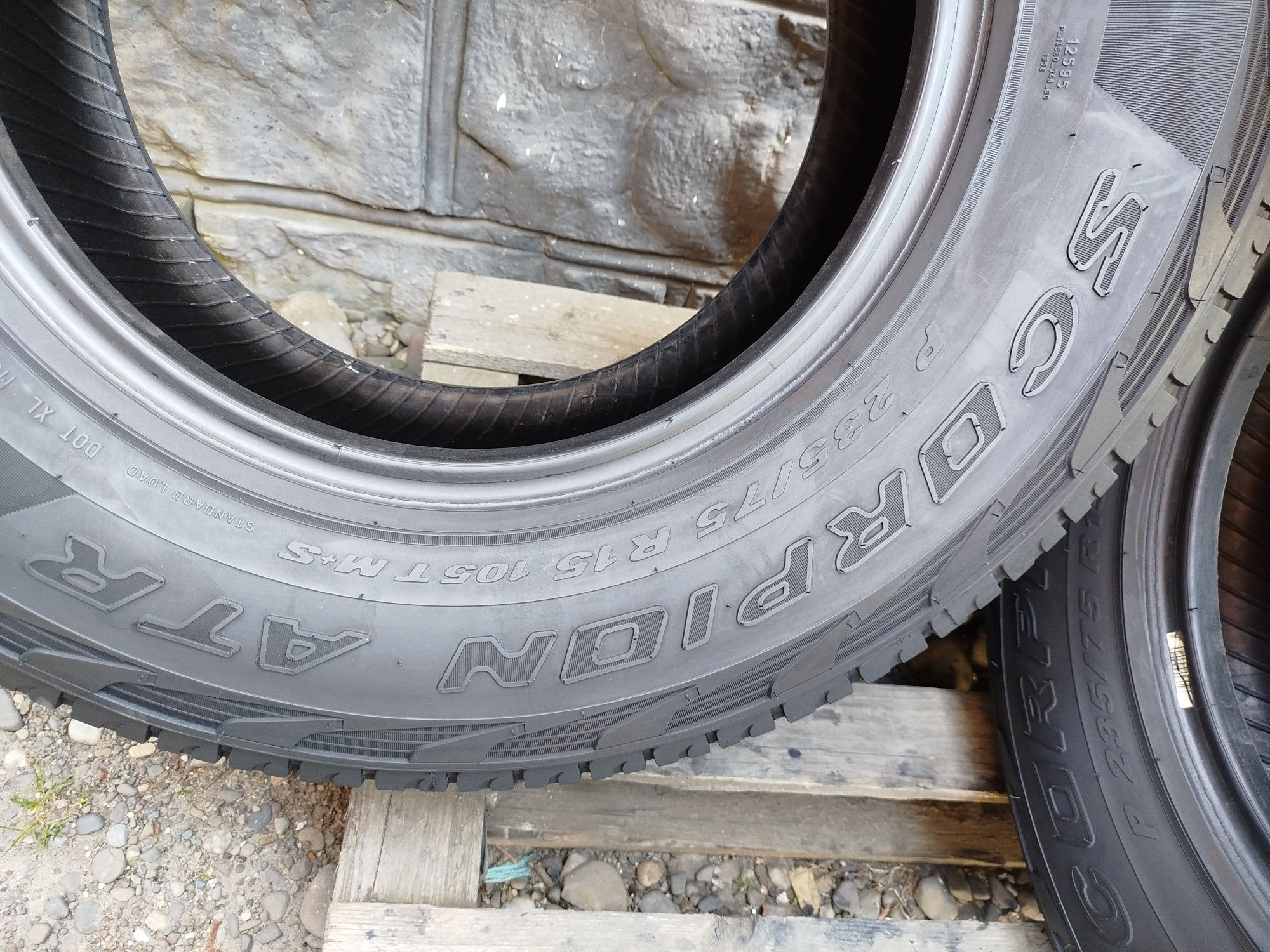 Шини всесезонка 235-75-15 Pirelli з Німечини