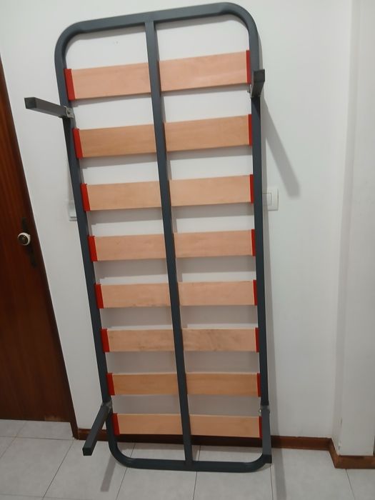 Sommier Solteiro com pés