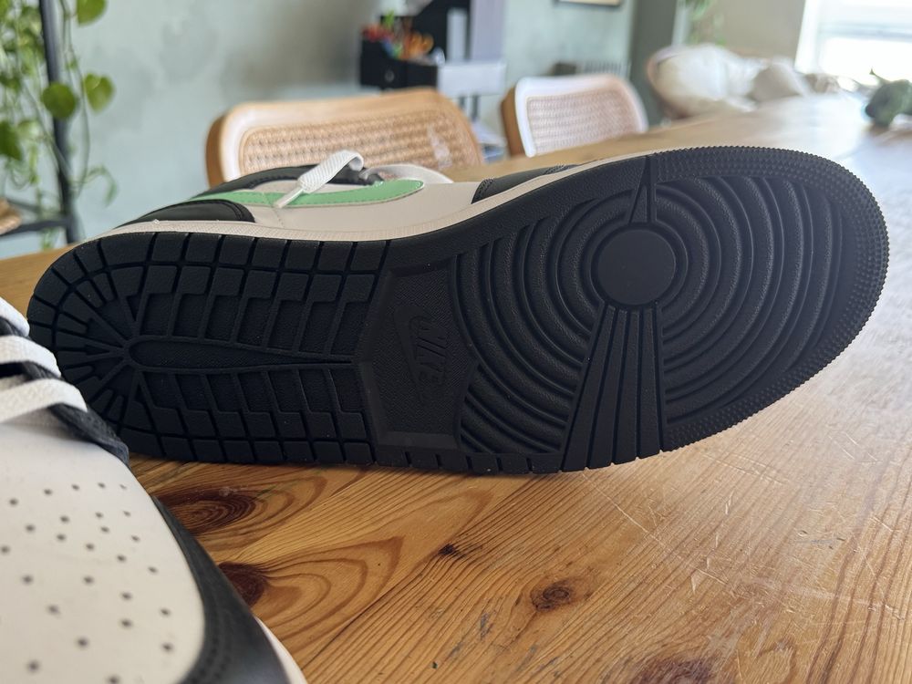 Air Jordan 1 Mid Trainers