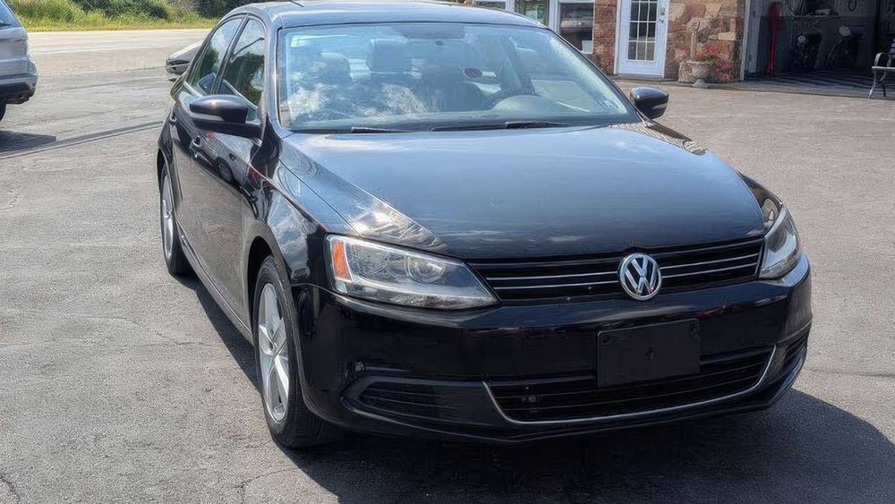 Volkswagen Jetta      2014