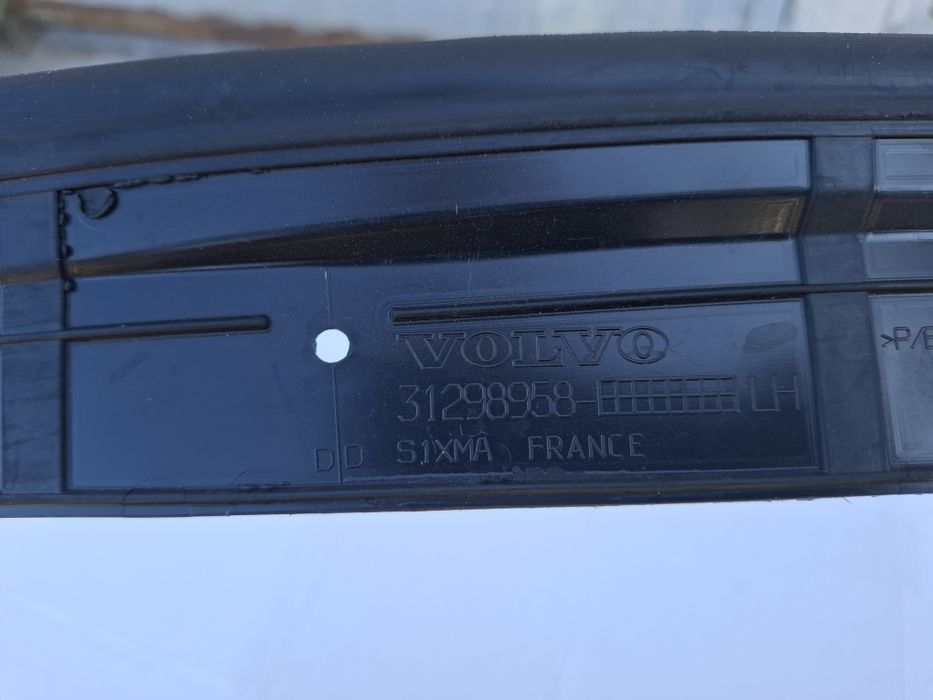 Listwa uszczelka drzwi lewych przednich volvo v40 II v40 cc
