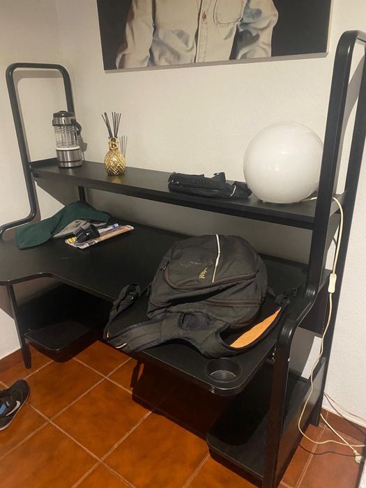 Secretária em preto