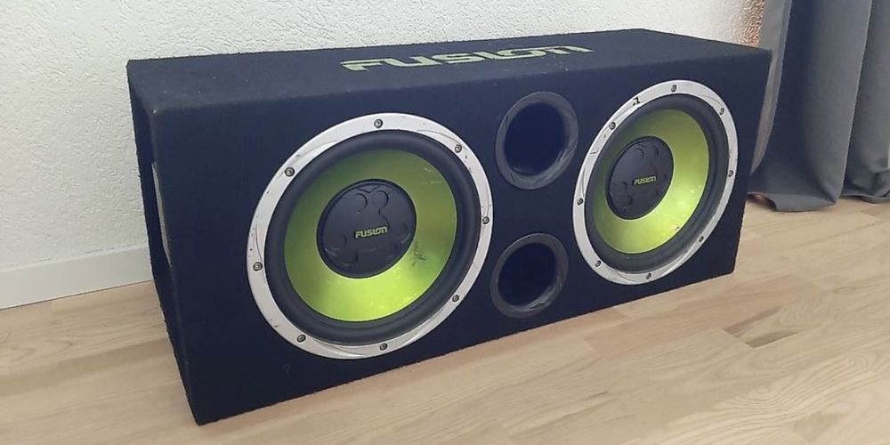 Fusion twin 12" subwoofers in box (W)82 (D)42 (H)38cm