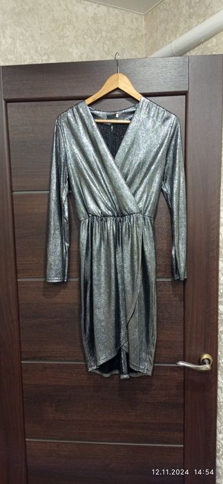 Святкова блискуча сукня