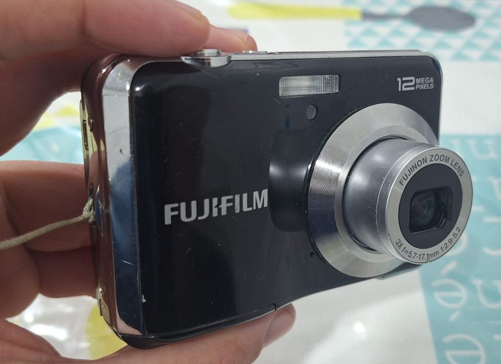 Fujifilm FinePix Av100 (12 Megapixels)