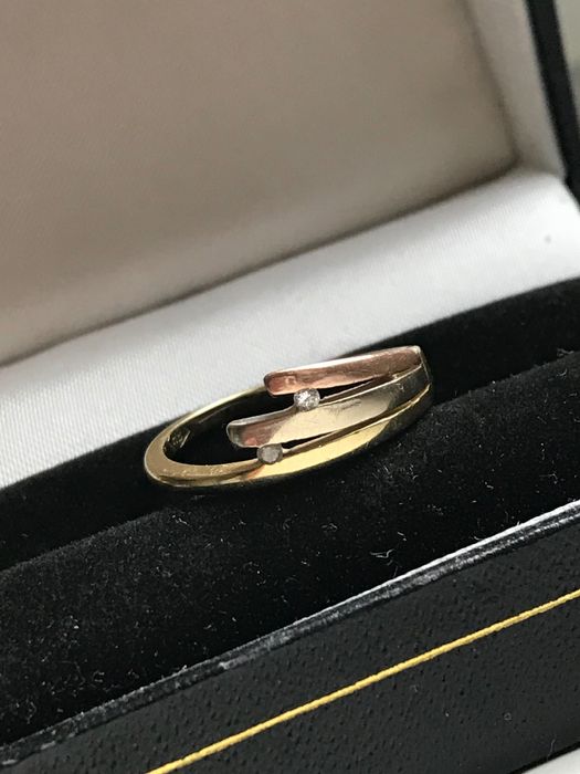 Złoty pierścionek 585 z 2 diamentami