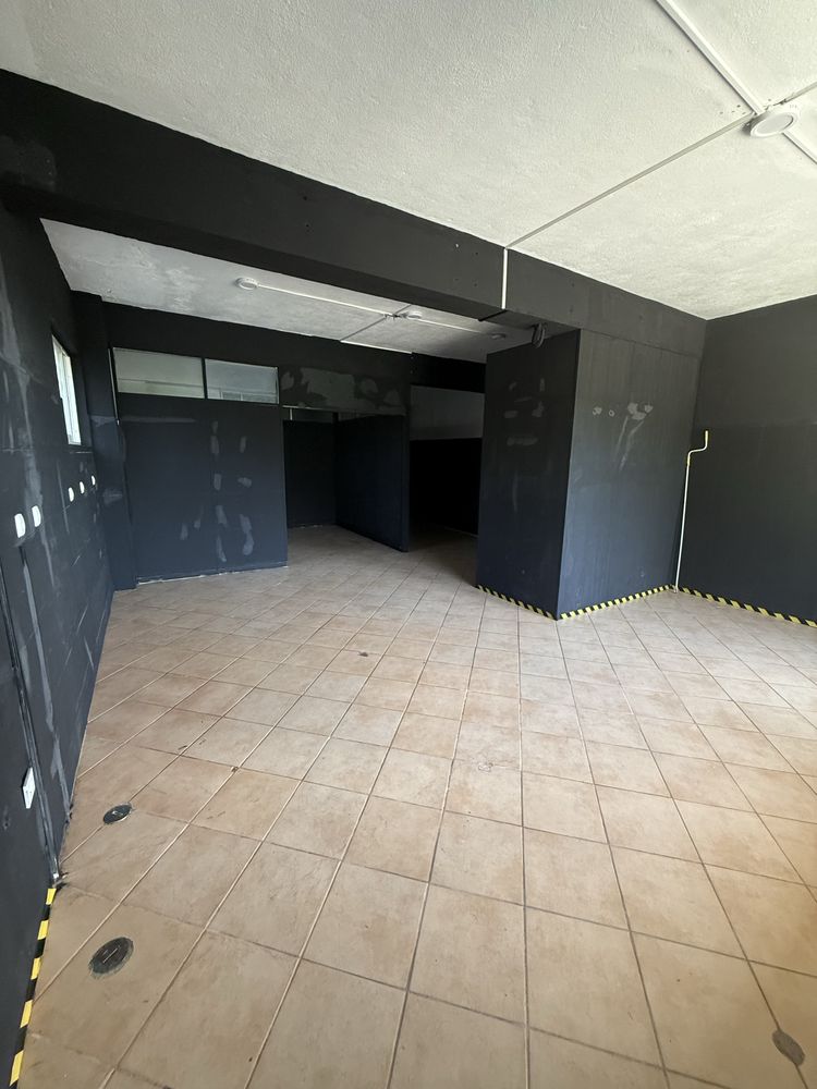 Moradia, sotao, loja, garagem, cave