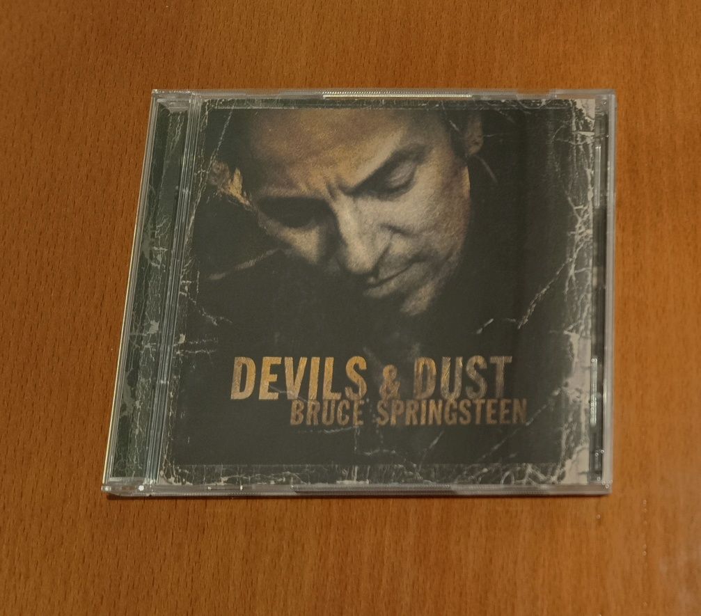 CDs de Bruce Springsteen e Billy Joel como Novos.