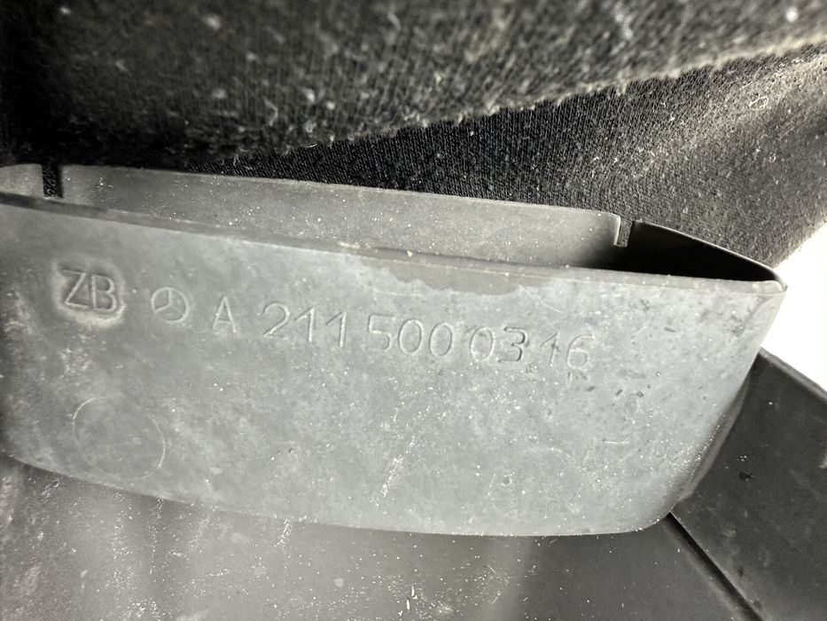 Mercedes E W211 wlot kanał powietrza chłodnicy 2.2 CDI