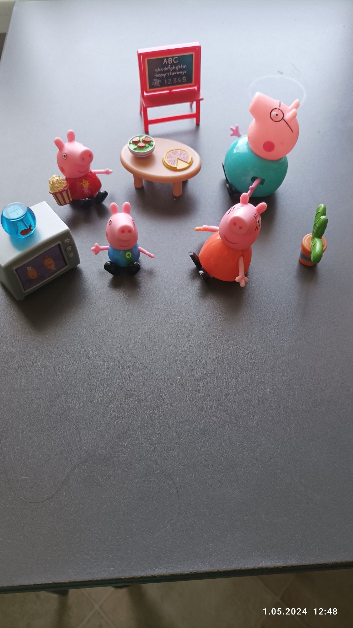 Sprzedam orginalne figurki Świnka Peppa