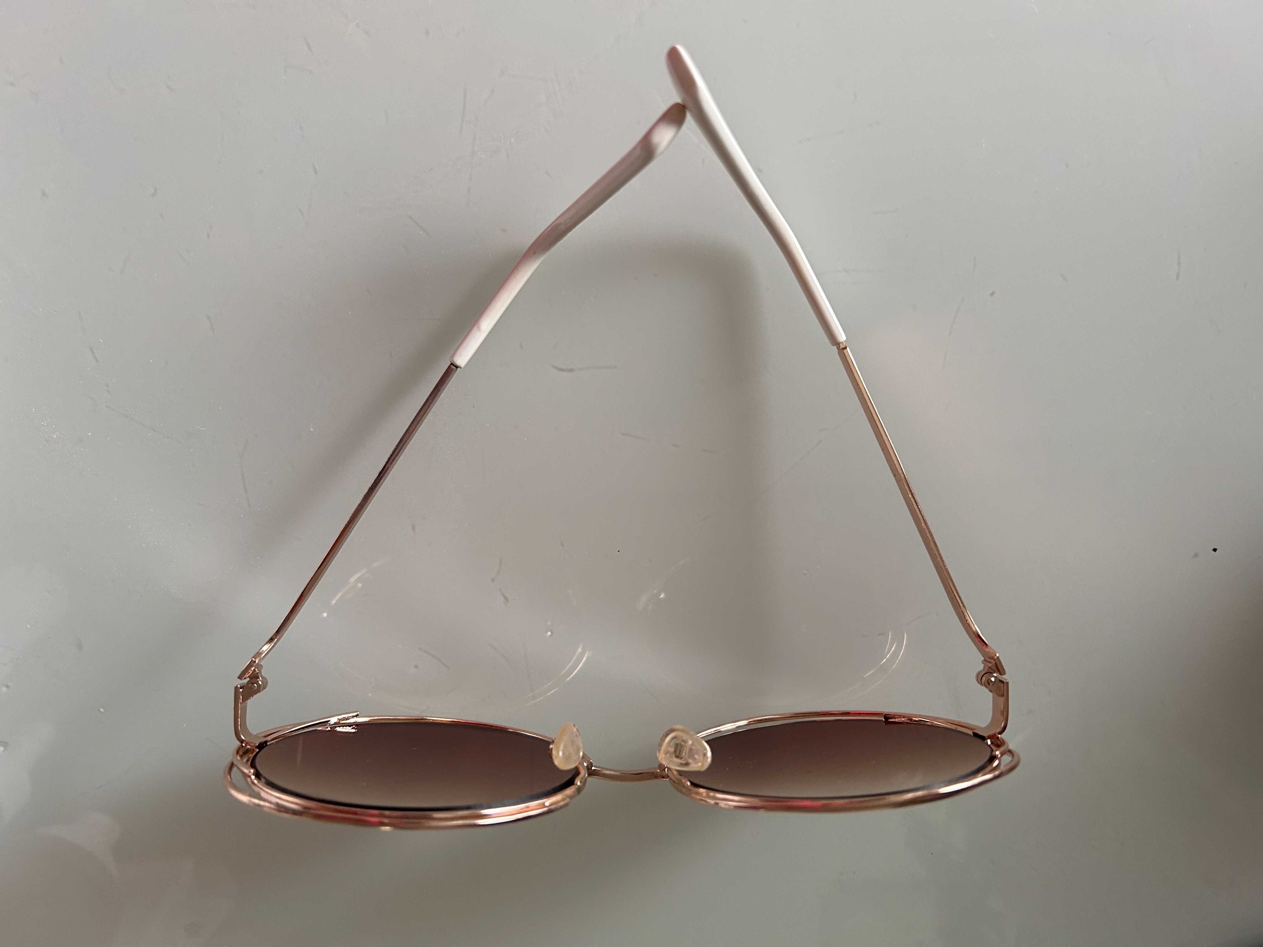 Oculos de sol com aros redondos