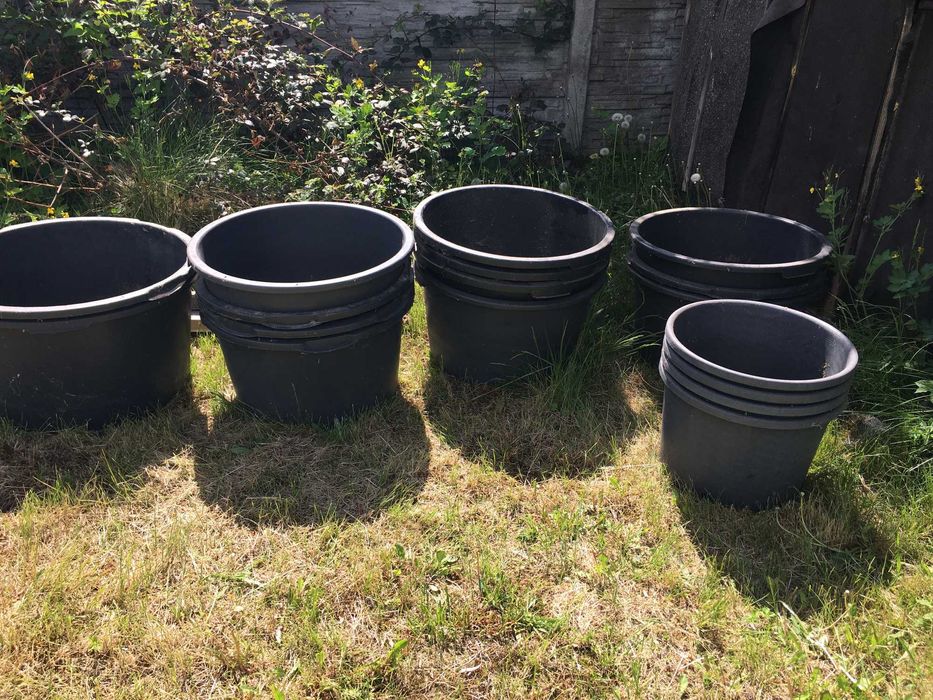 Doniczki Pojemniki plastik małe 4 szt  średnie 11 szt super duże 3 szt