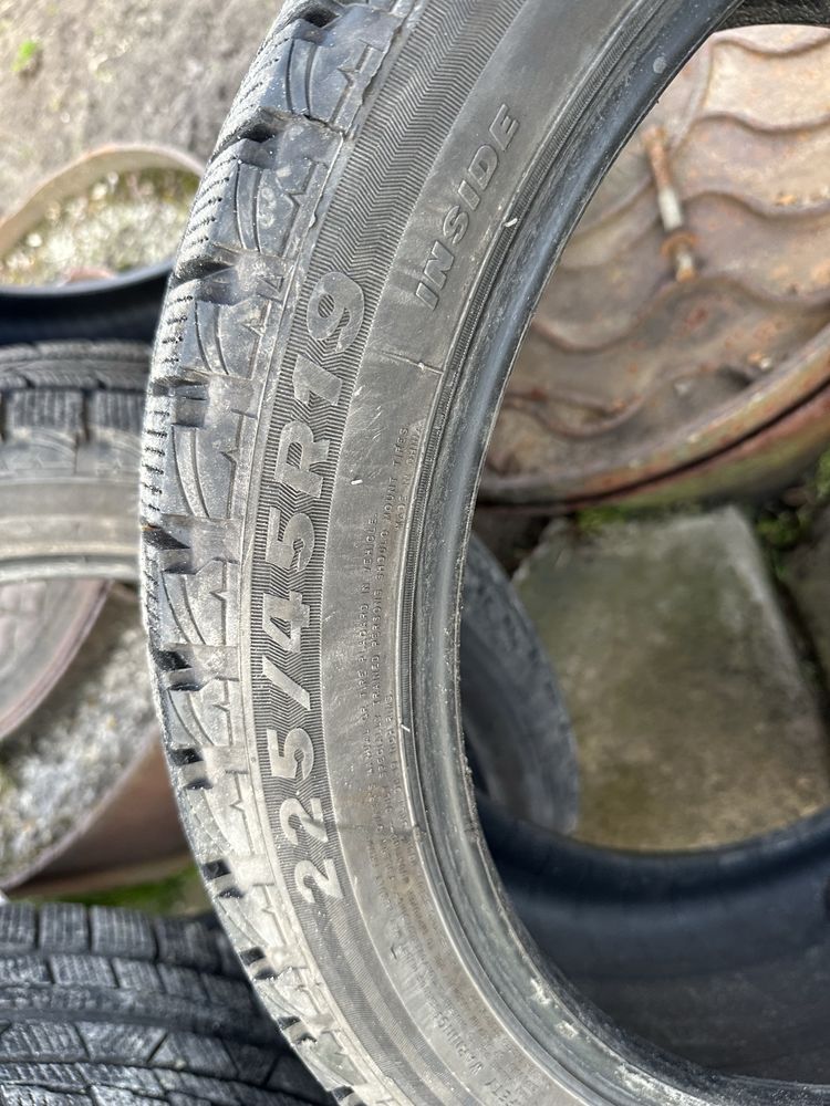 Зимові шини 225/45 R19 Firemax