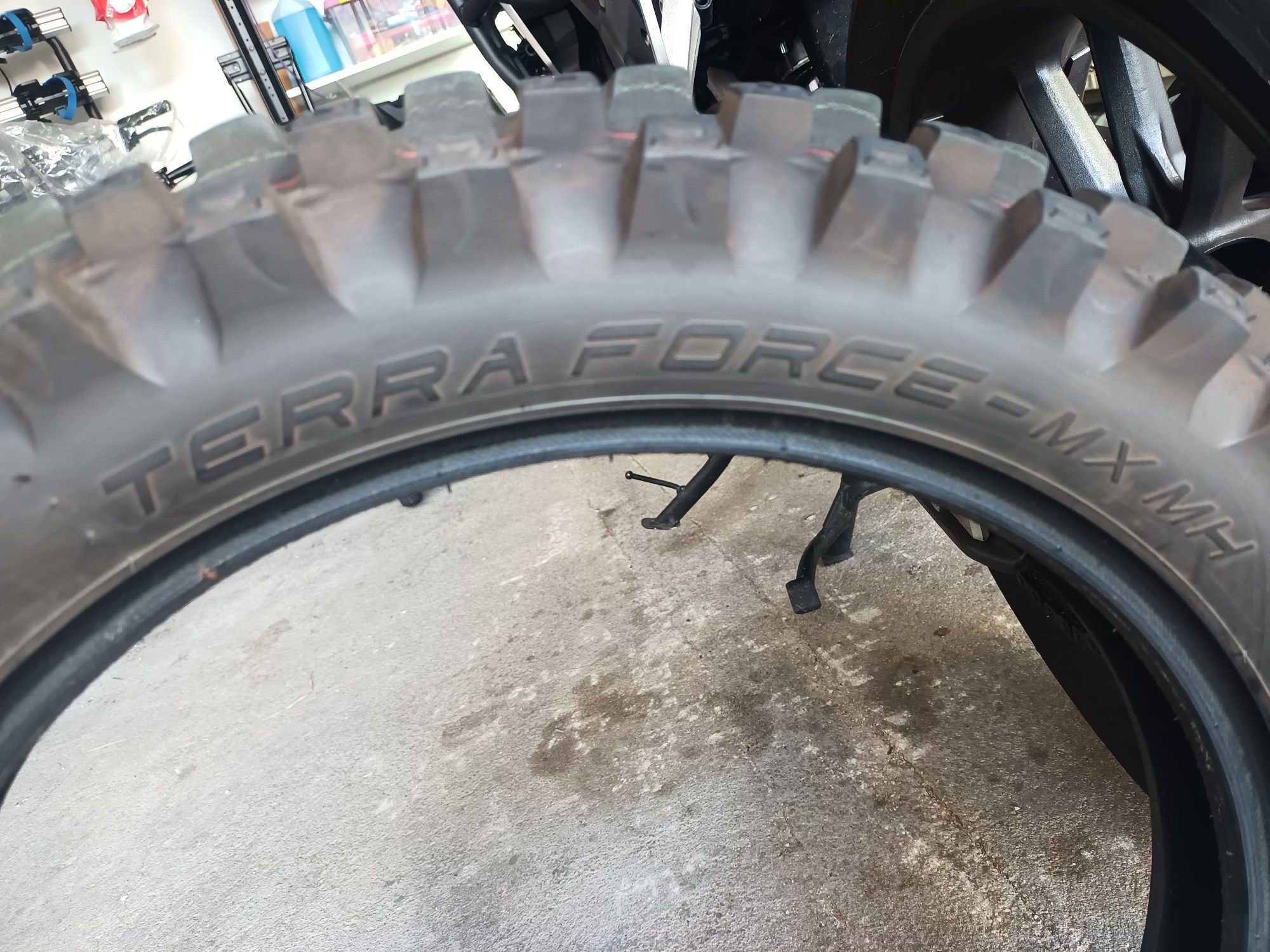 Peneu moto 90/100  16