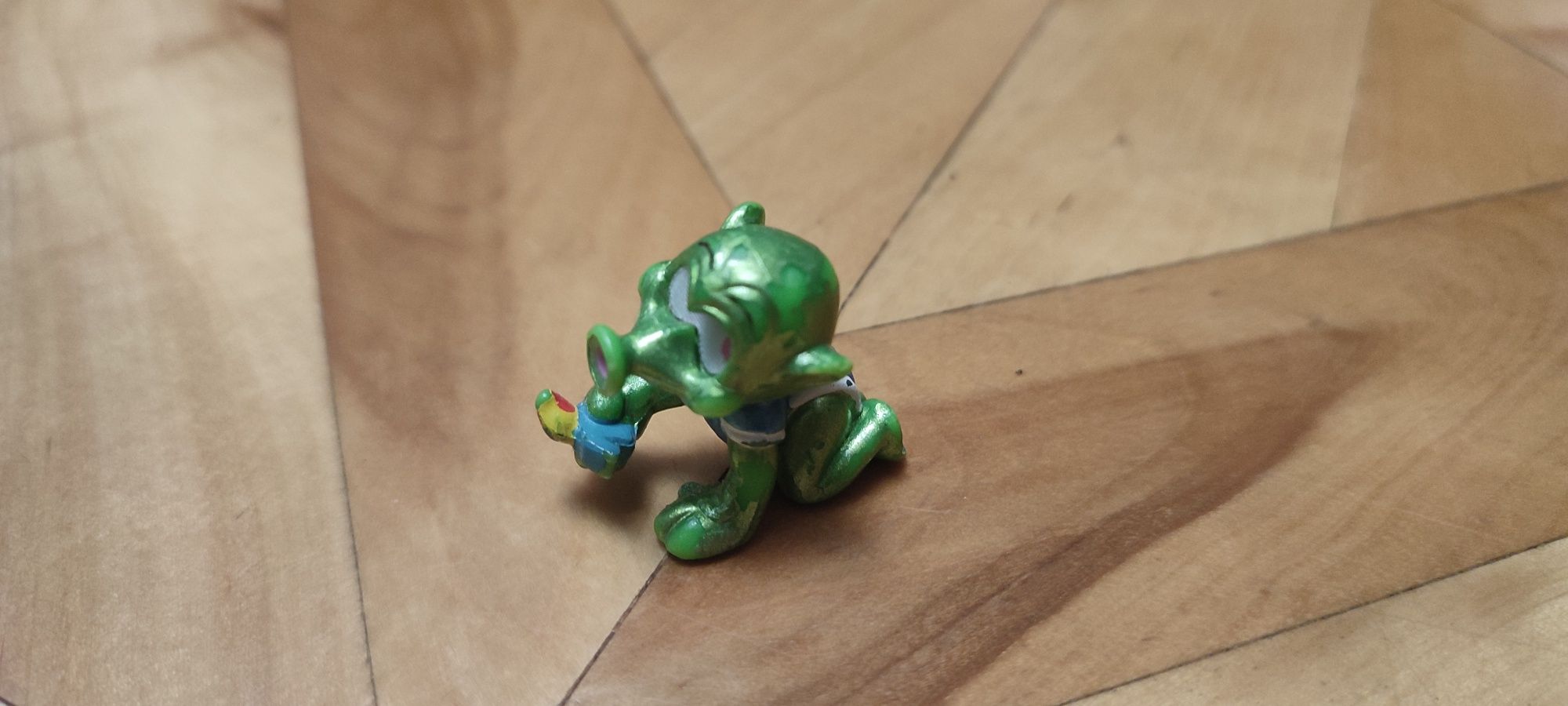 Figurka kosmita Kinder niespodzianka