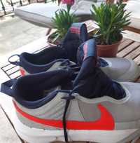 Nike Kid's Team Hustle D10 (GS) Basketball Shoe