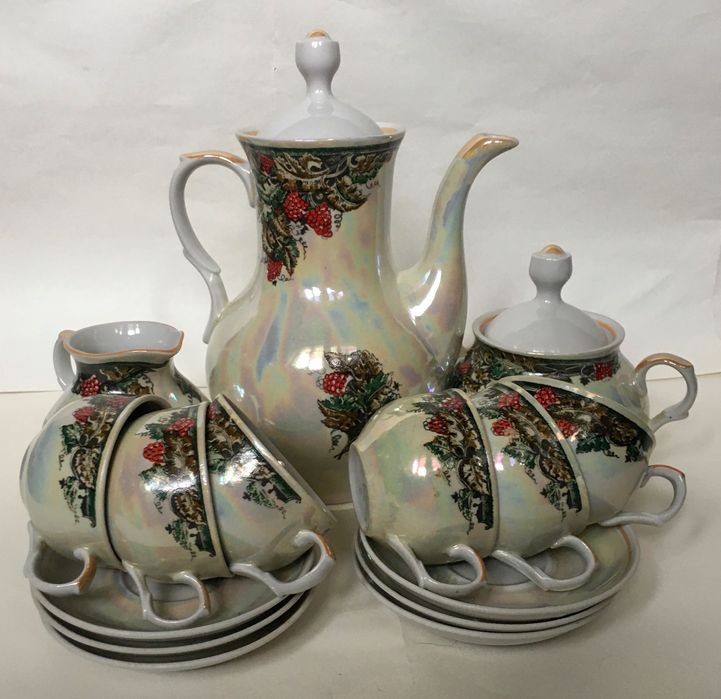 кофейный сервиз 1980 годов и салатники