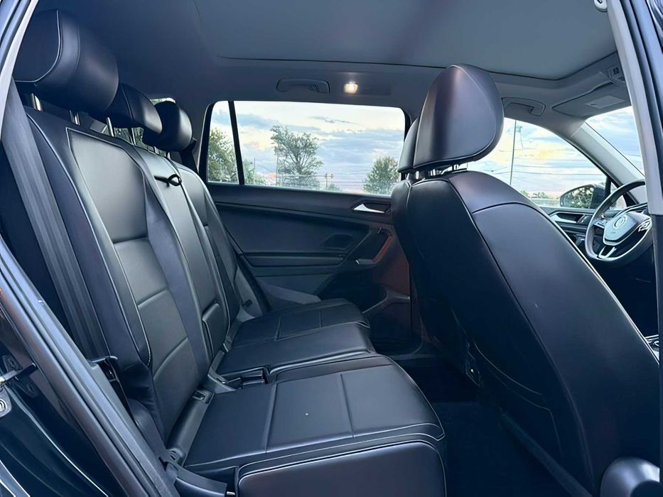 Volkswagen Tiguan      2021