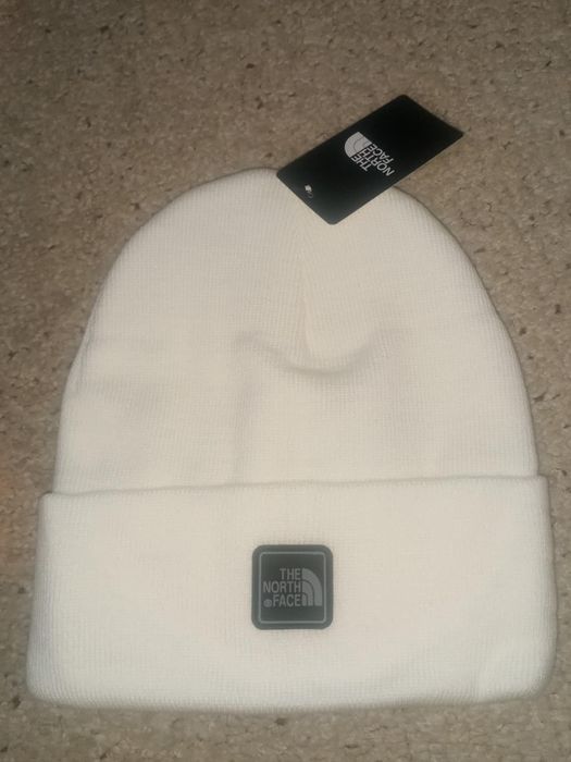 Czapka zima białą unisex logo