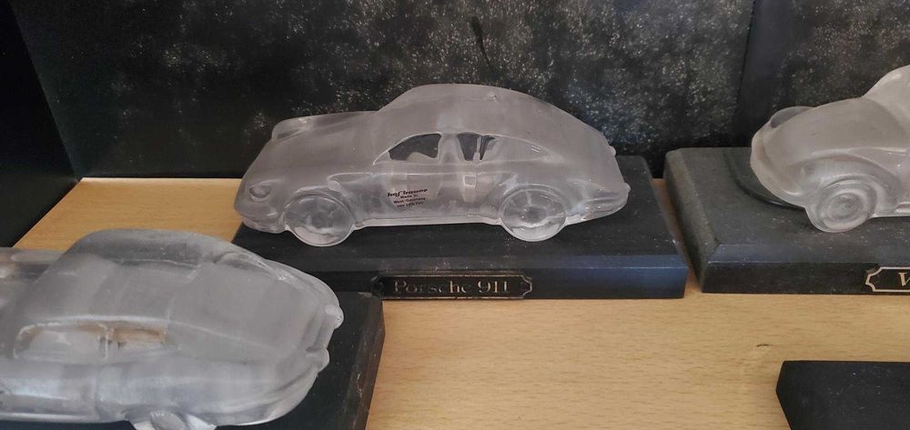 Vendo vários carros de cristal da Casa alemã Hofbauer, em bom estado.