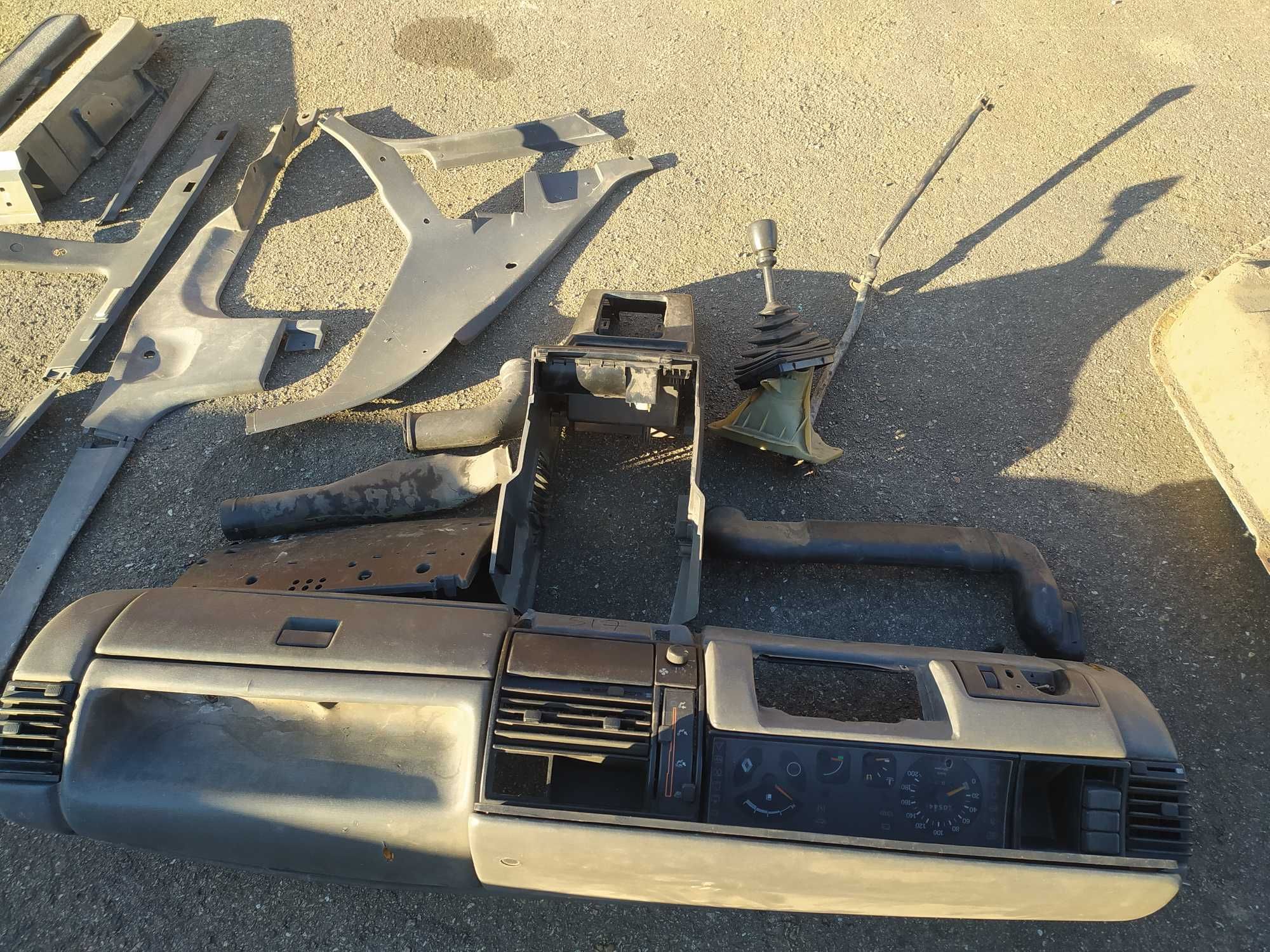 бампера. Пластик на Рено 11. Renault 11.