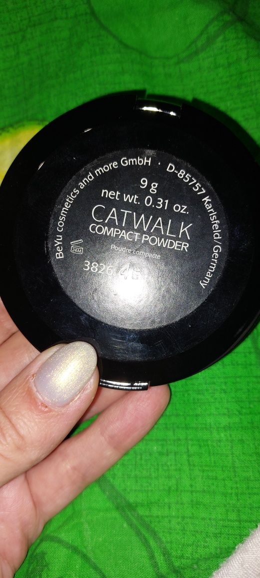 Пудра beyu catwalk compact powder.