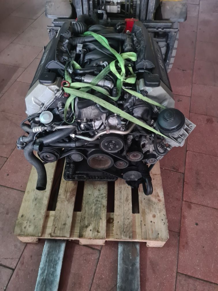 Motor bmw M60B30 V8 218cv