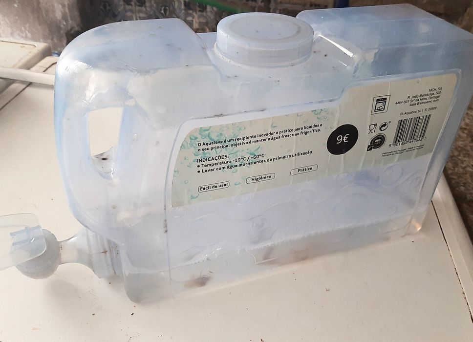 Tanque para água fresca +prato para bolos