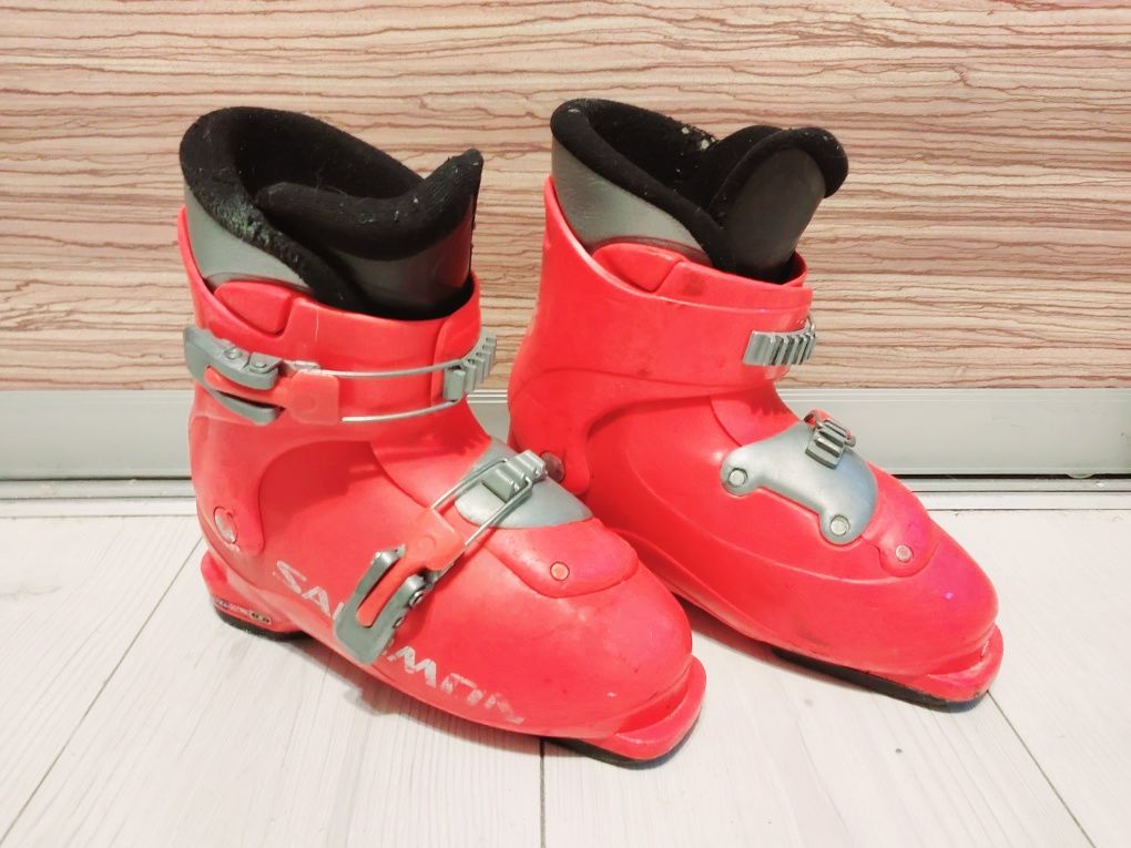 Czerwone buty narciarskie 259 mm, 21/21,5 firmy Salomon