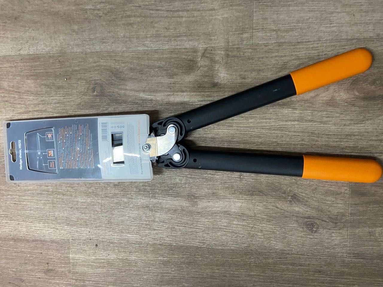 FISKARS кущорізи та сучкорізи