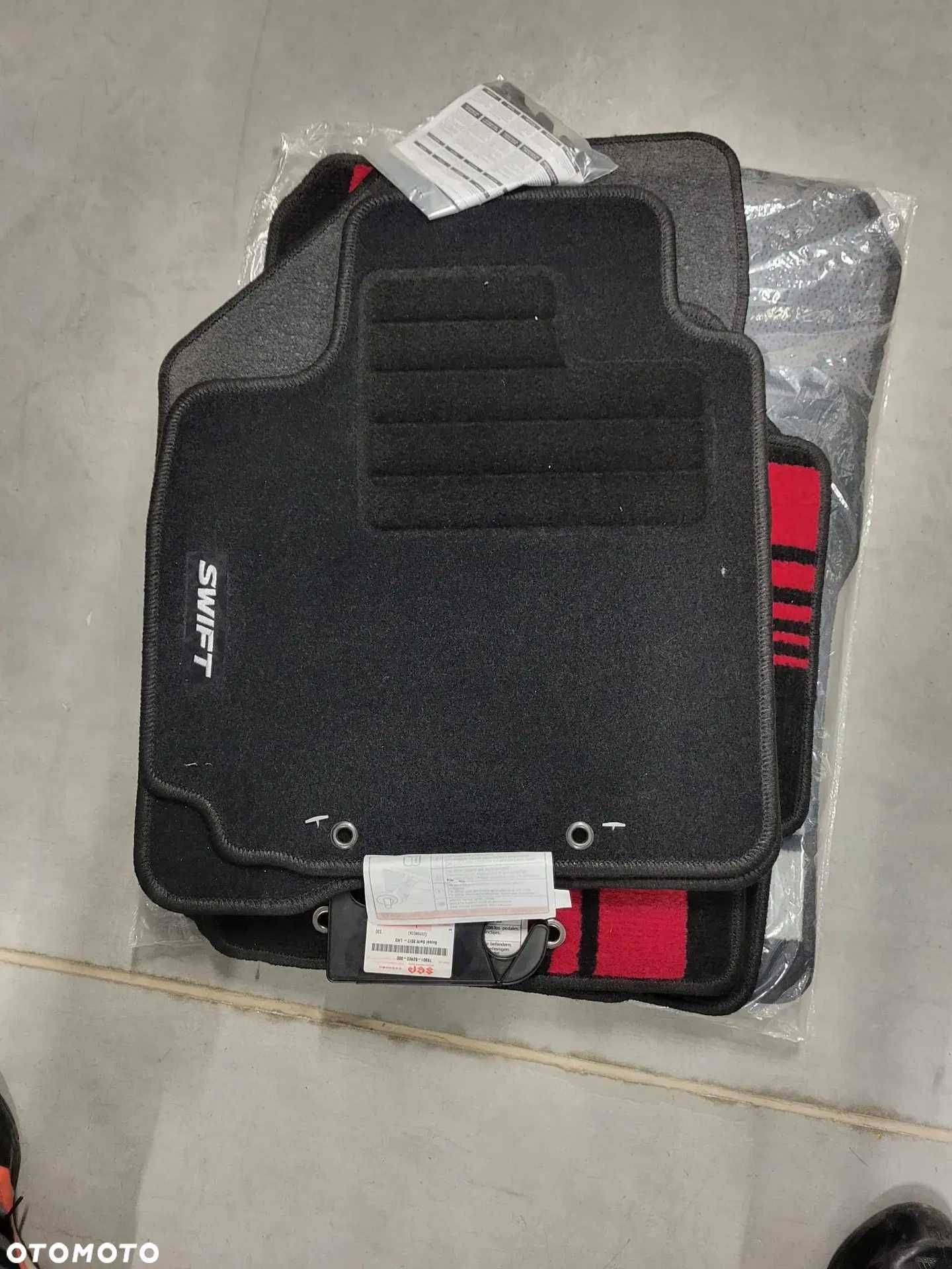 Komplet Dywanikow welurowych Suzuki Swift A2L