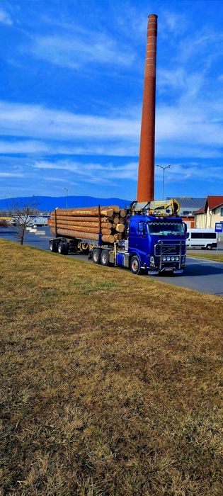 Volvo do drewna lasu drzewa dłużycy