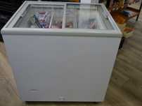 Vendo arca JUNEX. 

Posso mostrar
medidas : 0.67m*0.79m*1.29h