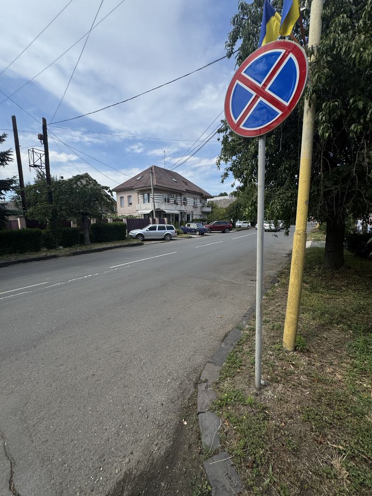Оренда будинку з ділянкою і гаражем