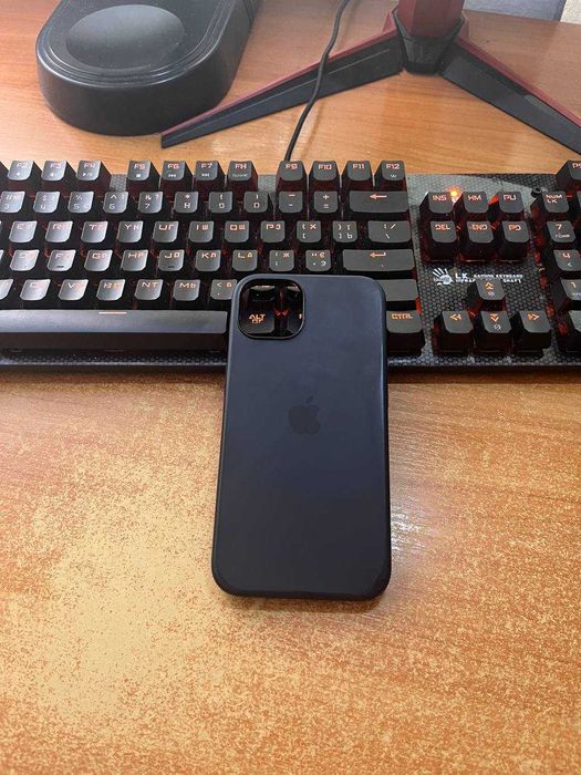 Силиконовый чехол Silicone Case Midnight для iPhone 13 / 14 (Оригинал)