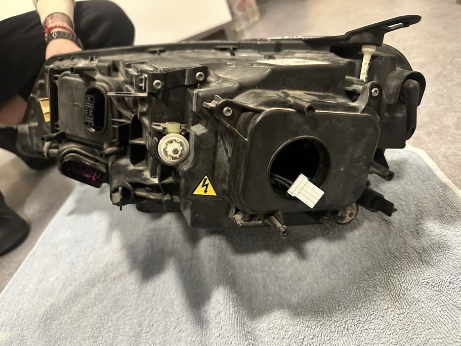 Продаёться две правых фары для Volksvagen Taureg 2017 года