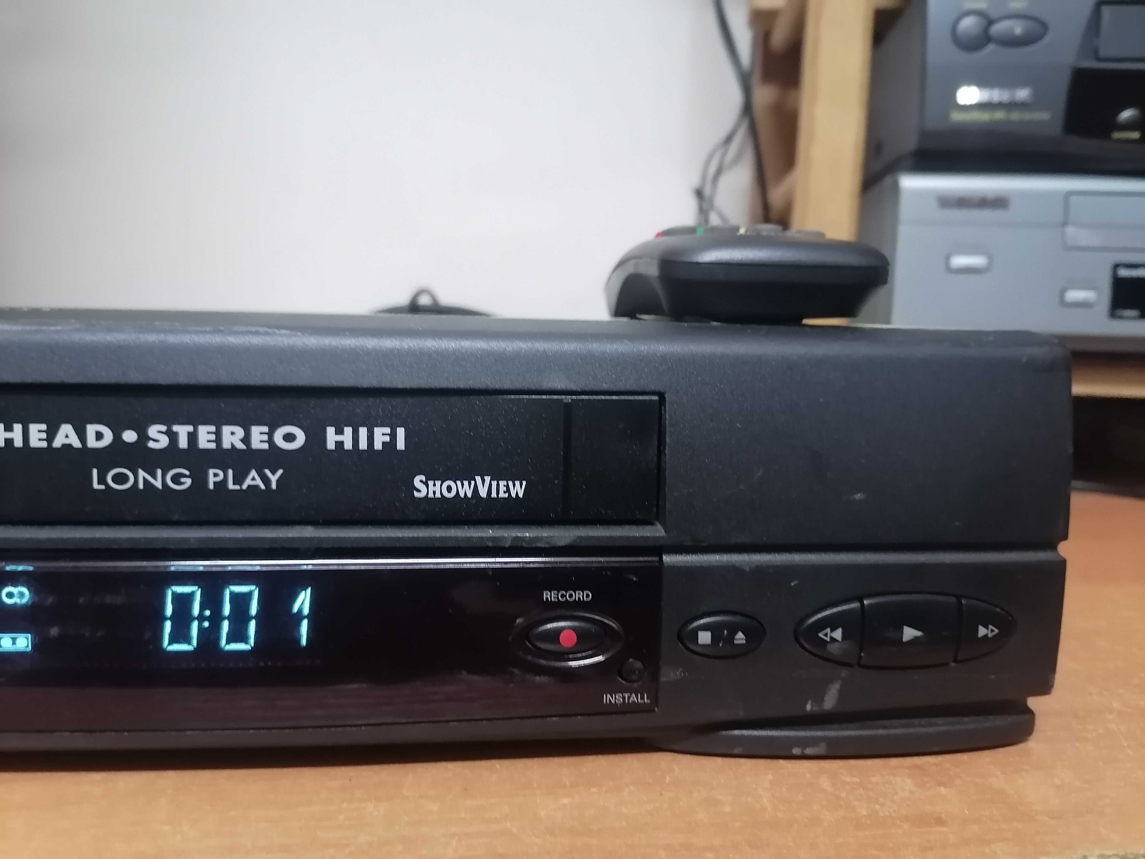 Magnetowid VHS Uniwersum VR 798 hifi stereo pilot