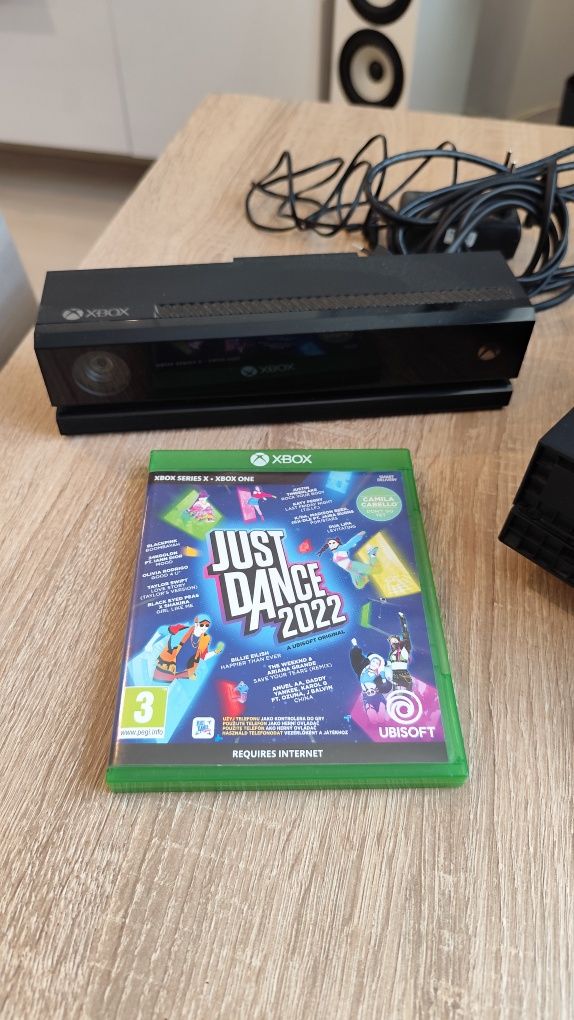 Xbox One X + 2 pady + Kinect + Just Dance 2022
