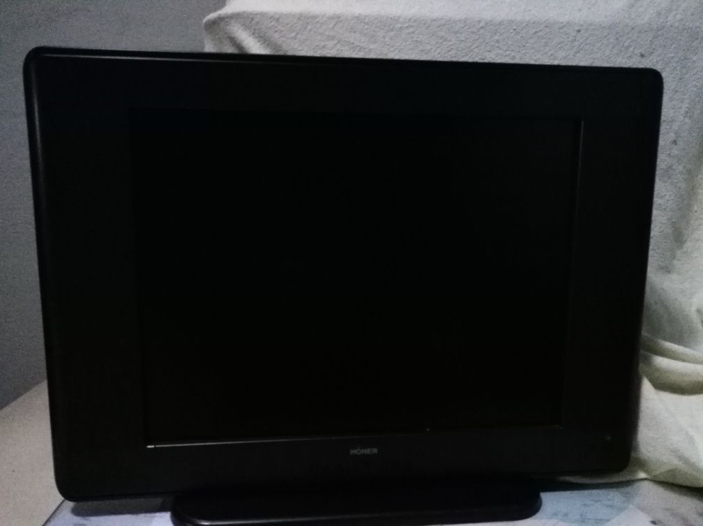 TV LCD "HOHER" com ecrã plano de 51 cm diagonal