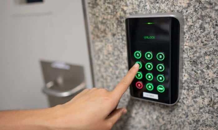 Teclado de Acesso para Condomínios e Hostels | Venda + Instalação