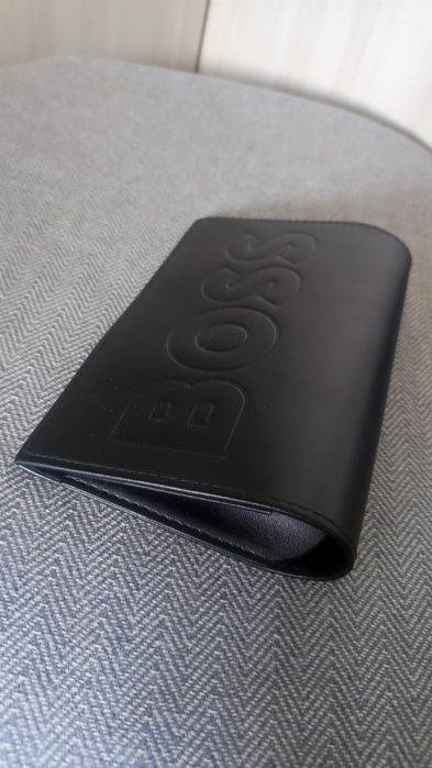 Hugo Boss etui do okularów