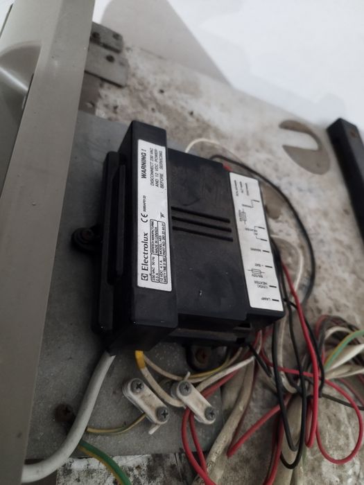 Frigorífico trivalente Electrolux com congelador separado para autocar