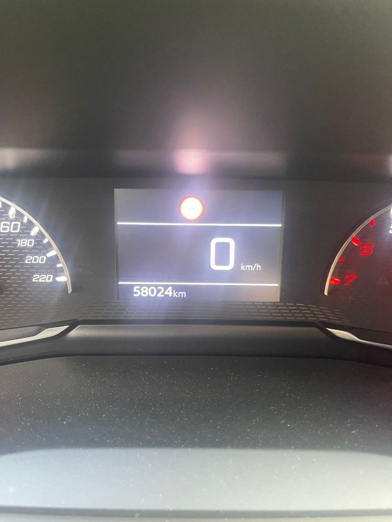 Peugeot 208 de 2021 58.000mil km 75cv